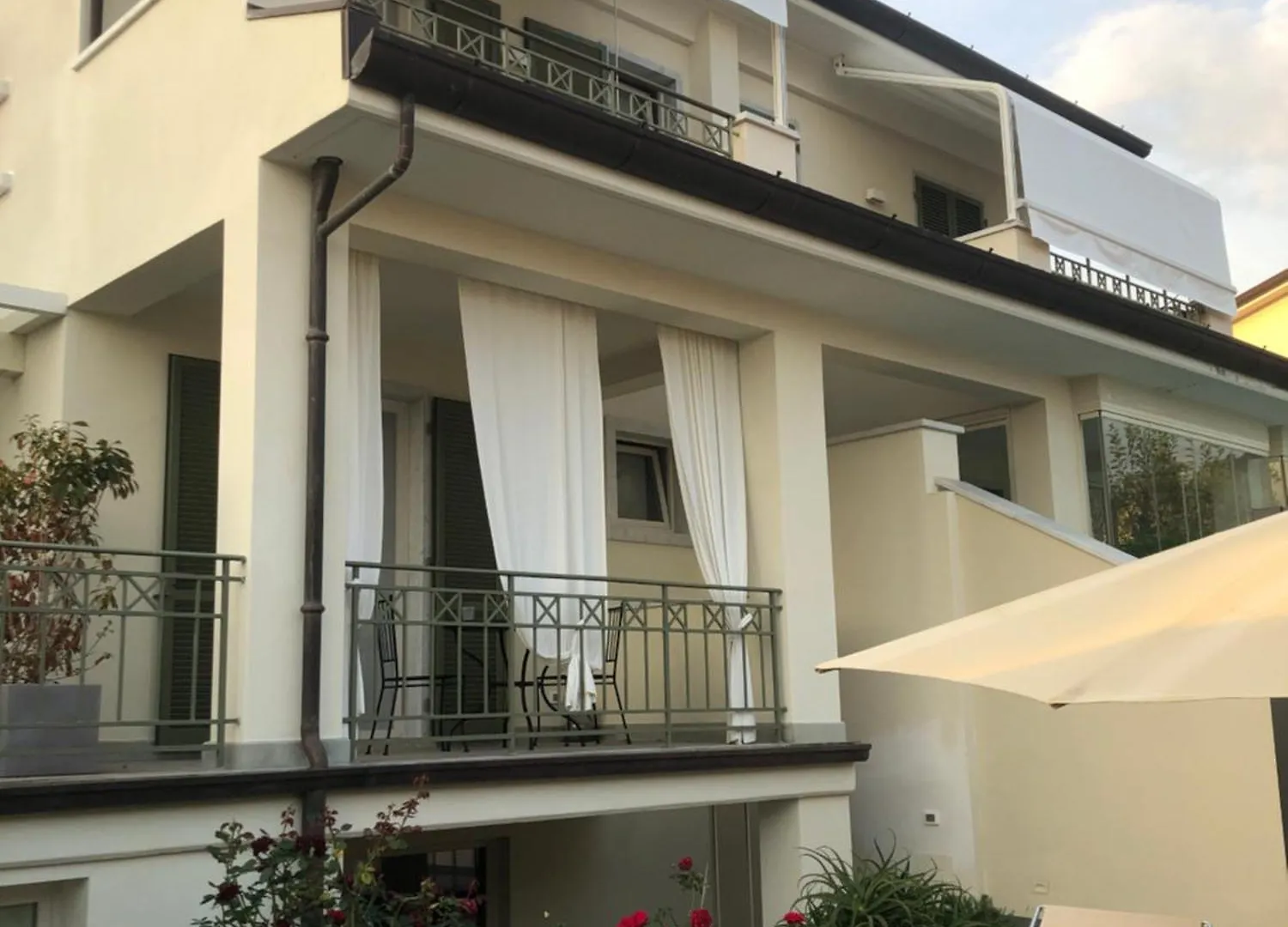 Camere Lavigna Di Nardi Maria Carrara 0*,