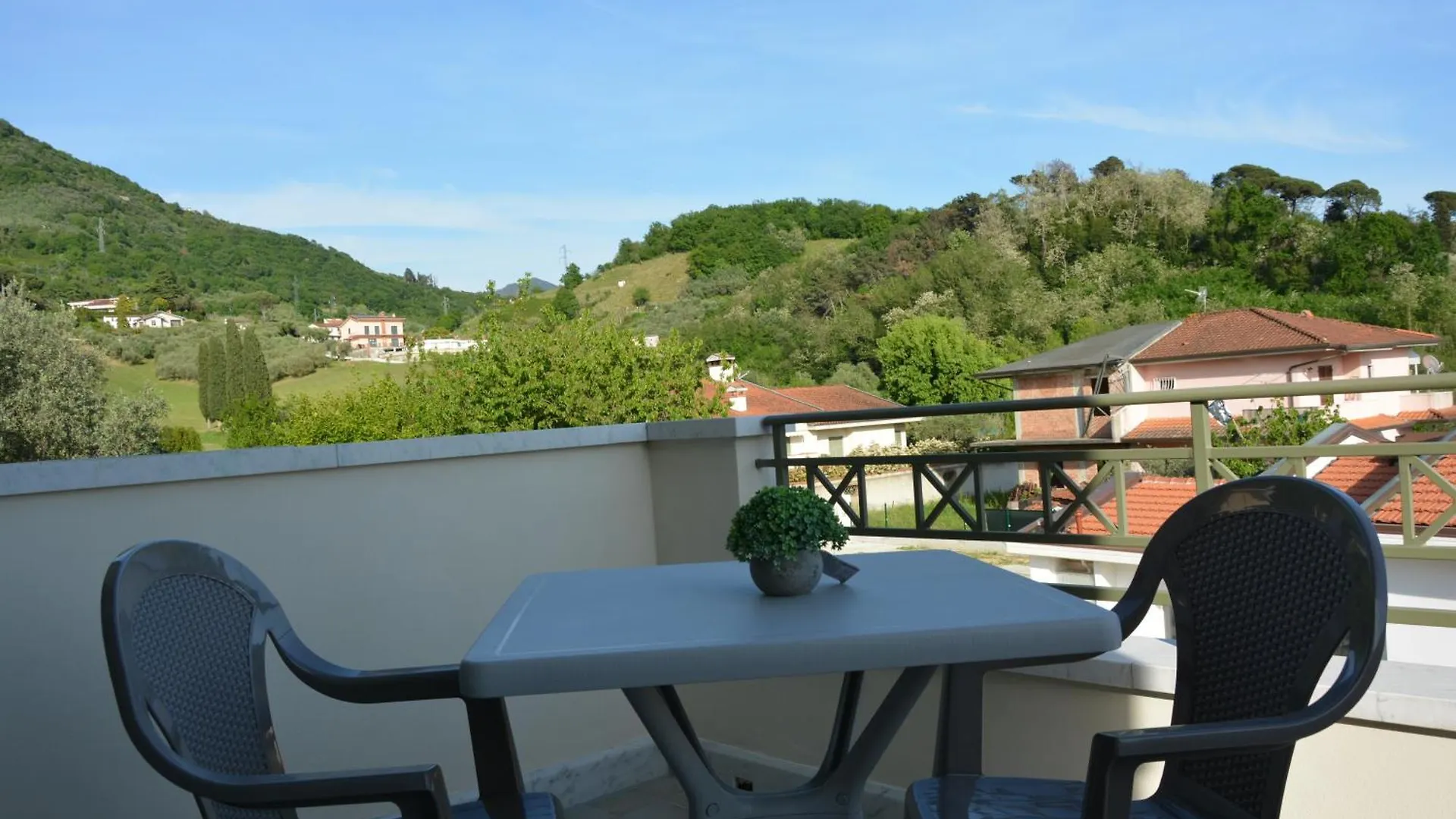 Camere Lavigna Di Nardi Maria Carrara 0*,  Italy