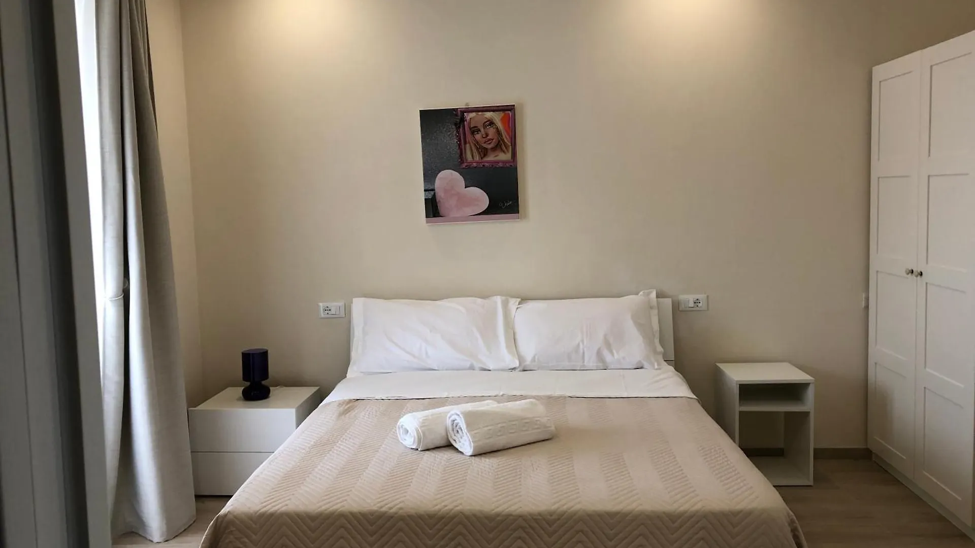 Camere Lavigna Di Nardi Maria Carrara 0*,  Italy