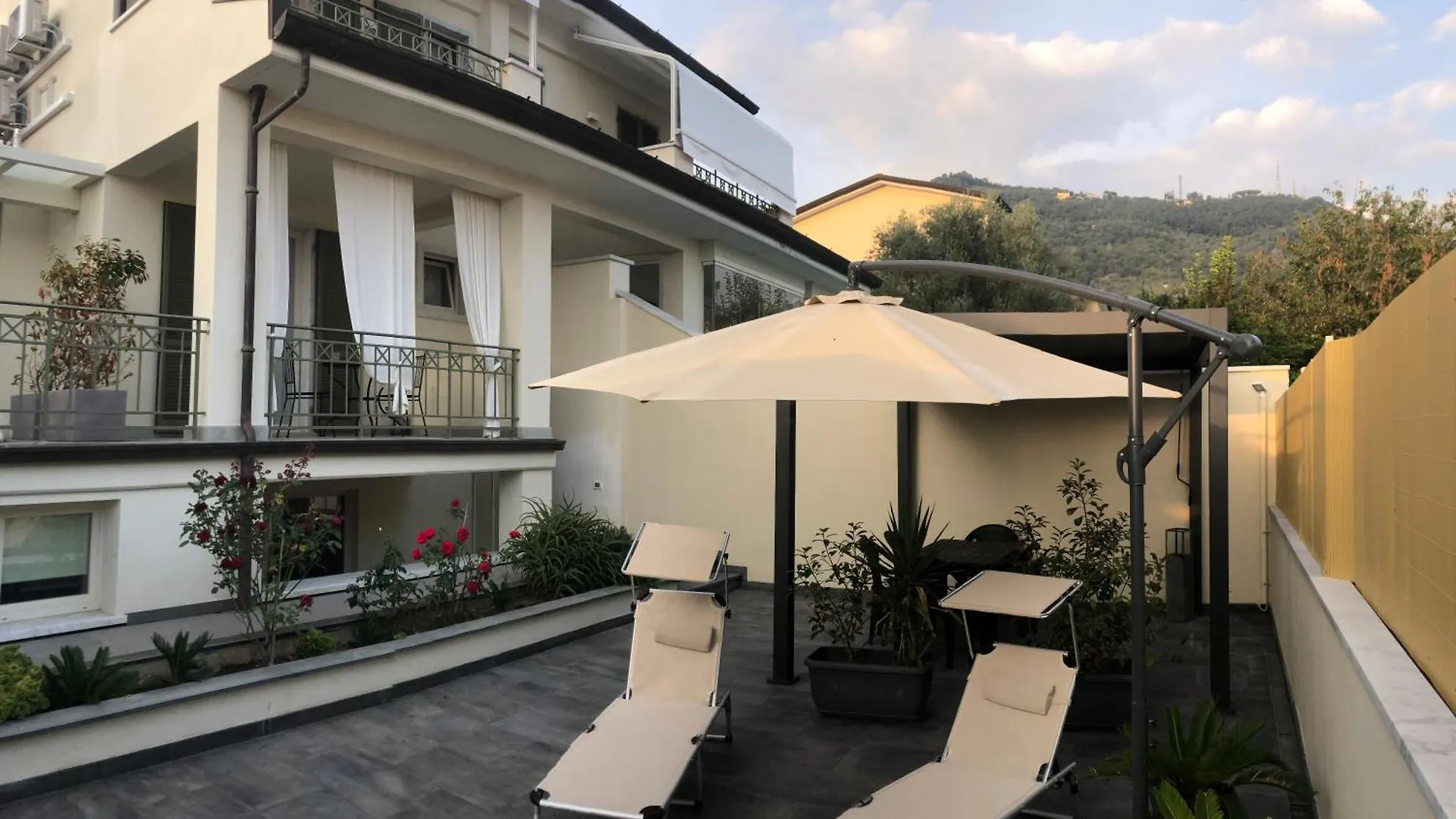 Camere Lavigna Di Nardi Maria Carrara 0*,  Italy